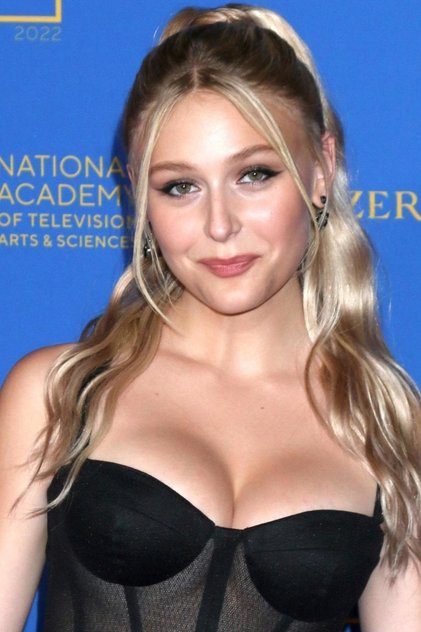 Alyvia Alyn Lind